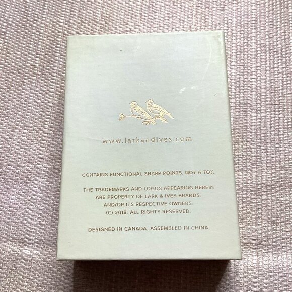 LARK & IVES‎ COLLECTIVES THE GOLD MONOGRAM LYRICS PINS "S" - Picture 4 of 5